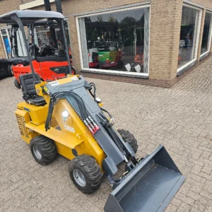 Bobcat Skidster Loader Shovel CK80 – Chargeur Compact à Direction à Glissement 2025 Jaune