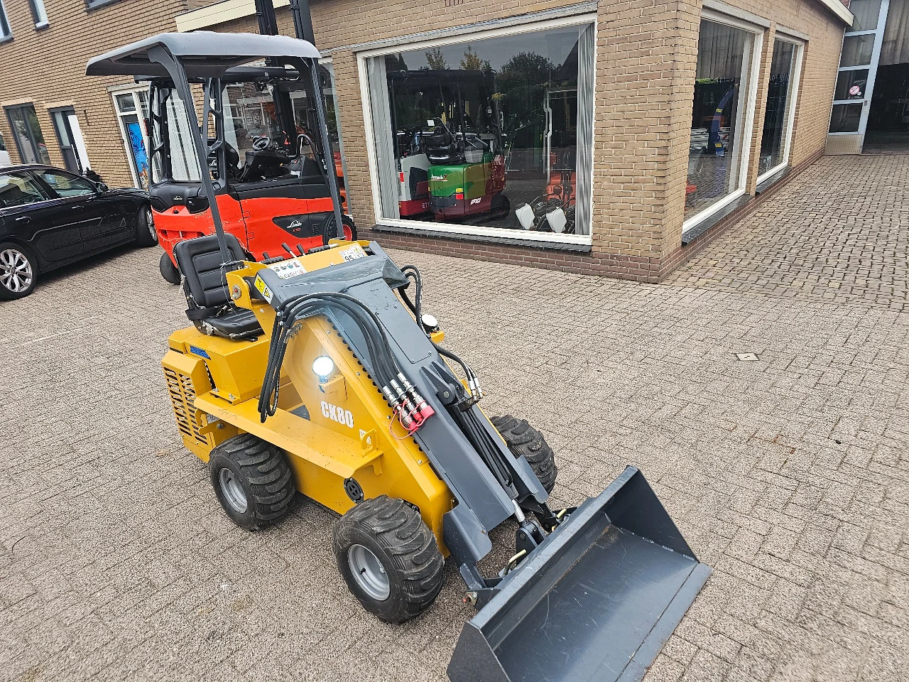 Bobcat Skidster Loader Shovel CK80 – Chargeur Compact à Direction à Glissement 2025 Jaune