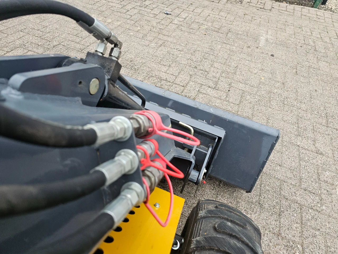 Bobcat Skidster Loader Shovel CK80 – Chargeur Compact à Direction à Glissement 2025 Jaune – Image 2