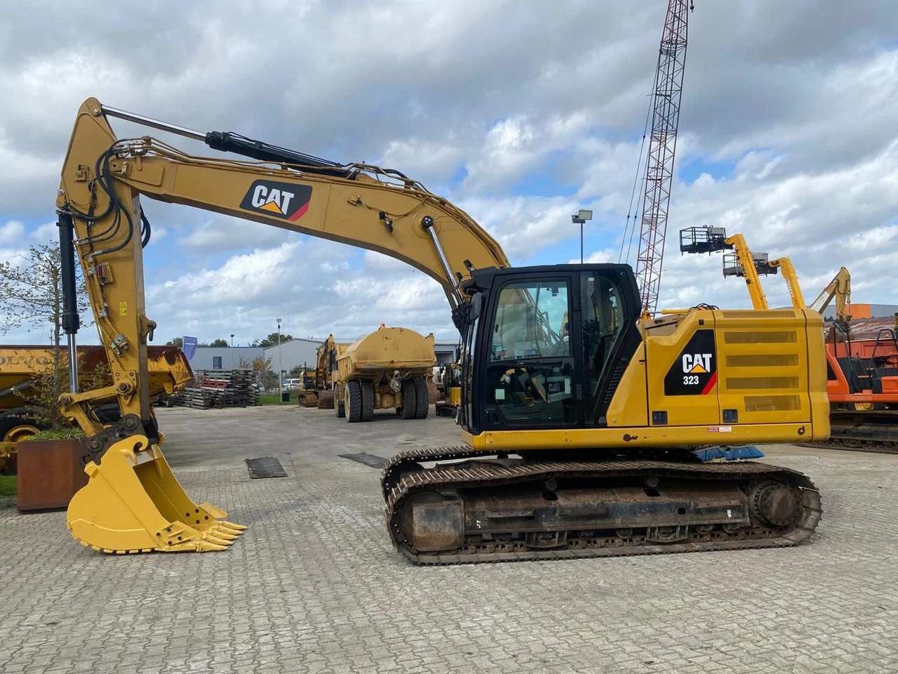 Caterpillar 323 Next Gen – Crawler Excavator