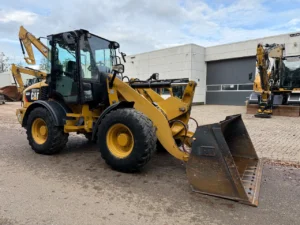 Caterpillar 908H – 2015 | 2 875 h | Chargeur sur roues compact et performant