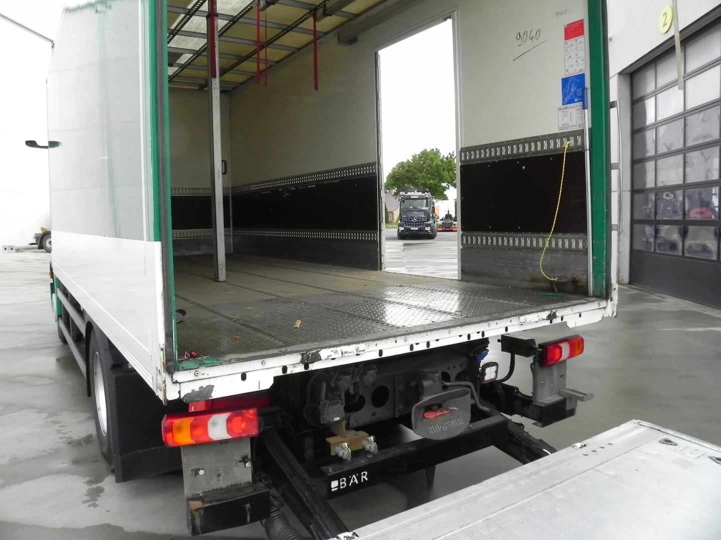 MERCEDES-BENZ ACTROS 1836 – FOURGON 18T AVEC HAYON ÉLÉVATEUR BAR 2T – Image 8