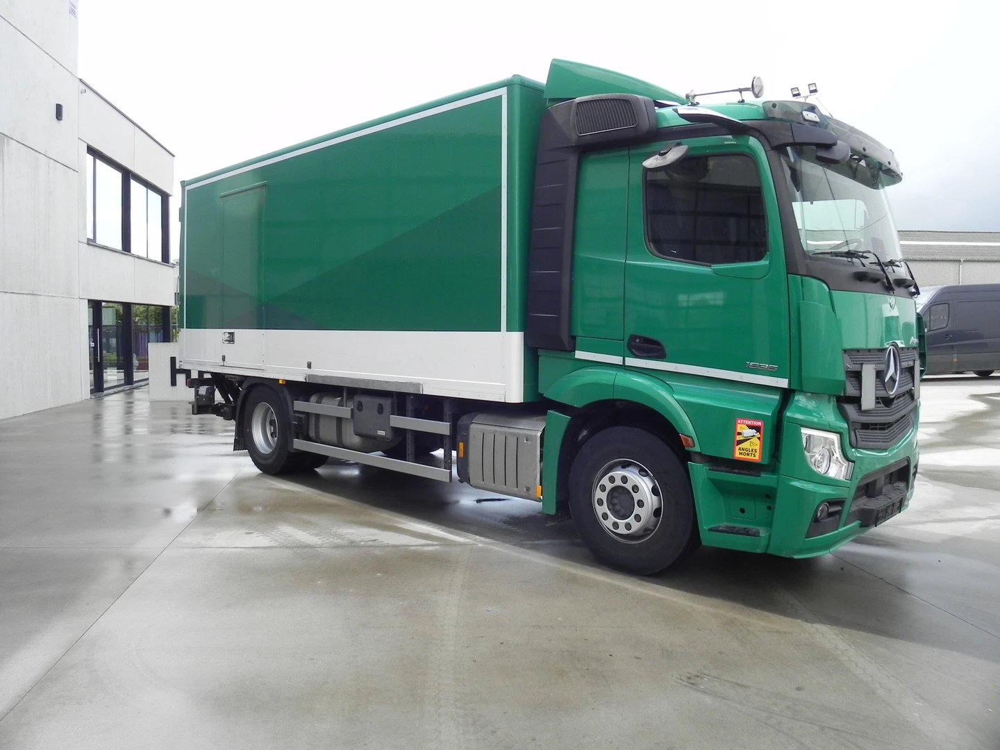 MERCEDES-BENZ ACTROS 1836 – FOURGON 18T AVEC HAYON ÉLÉVATEUR BAR 2T – Image 9